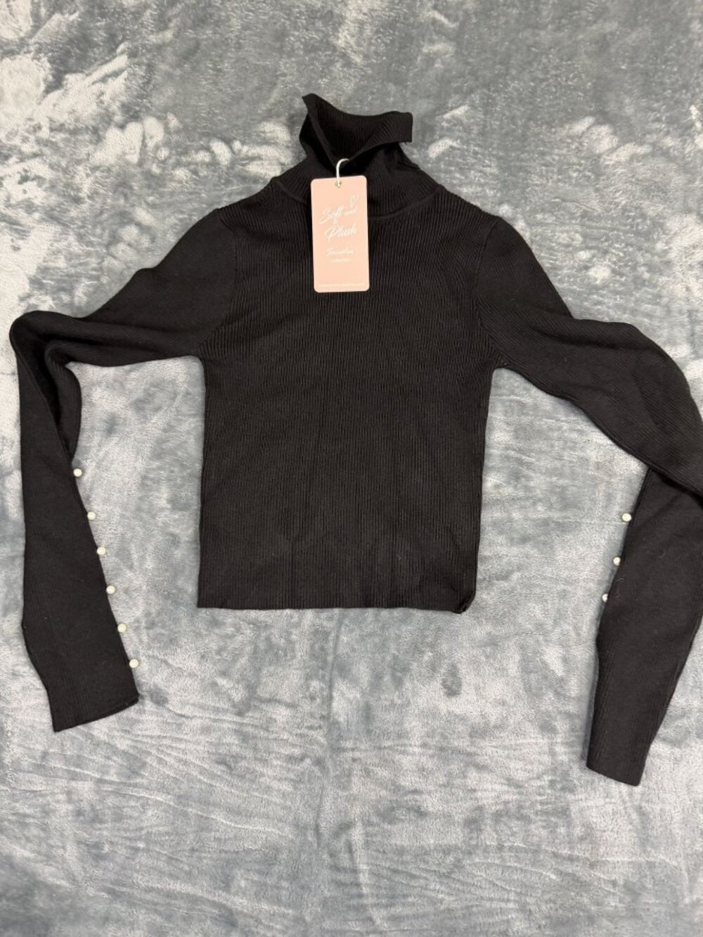 Soft And Plush Womens Black Ribbed Turtleneck Pearl Button Sleeve Sweater L NWT